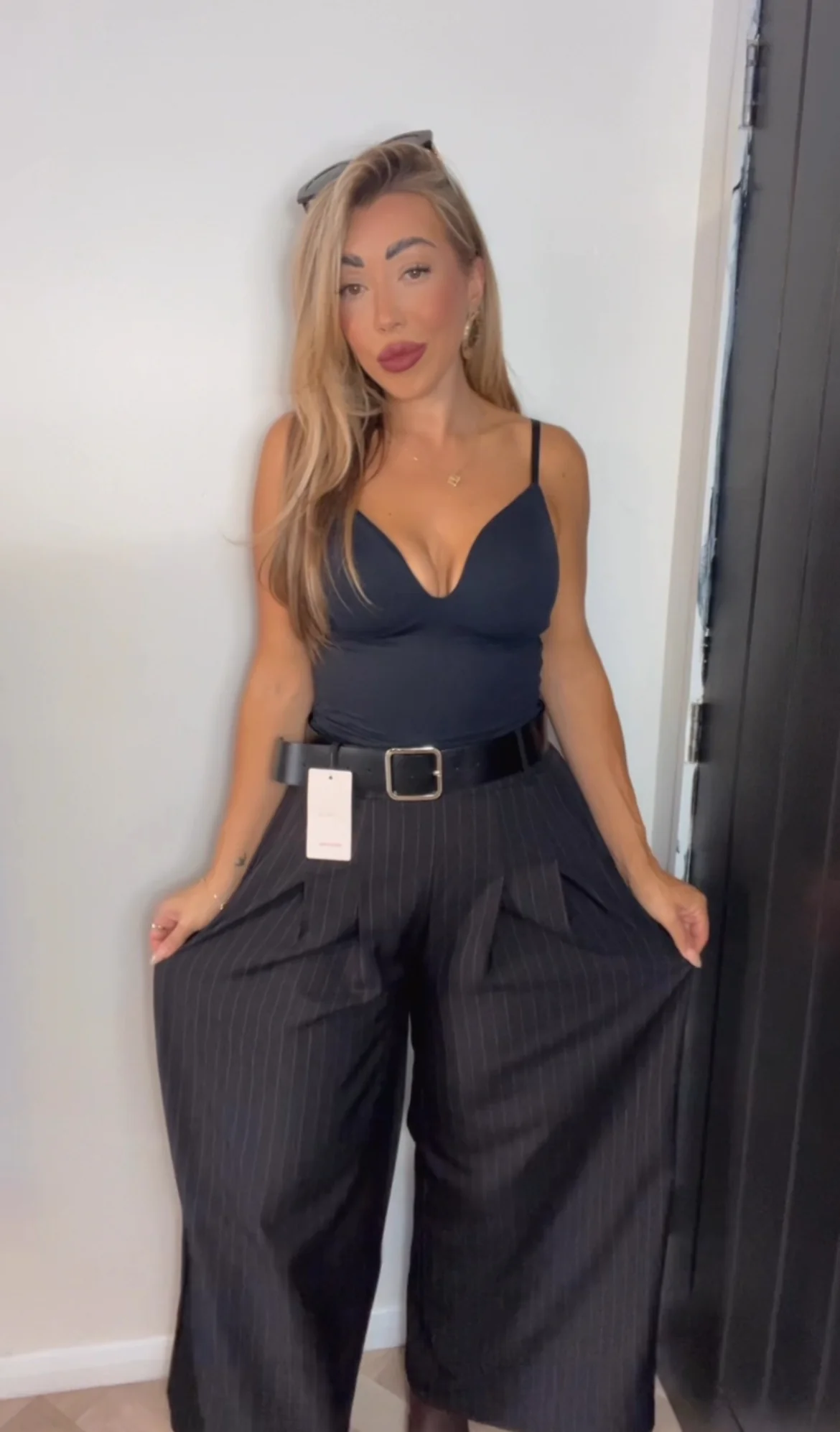 Pin stripe tailor trousers with belt (size 8-14) - Image 3